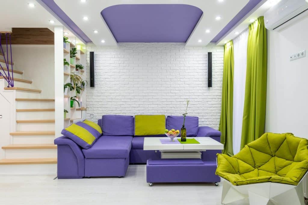 fialový obývak