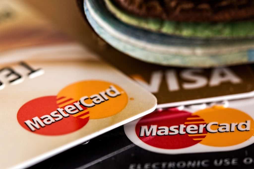 kreditní karta a debetní karta