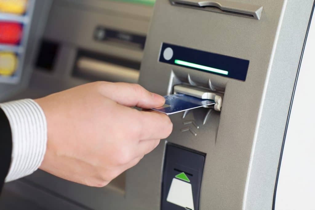 Jak funguje vkladový bankomat