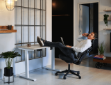 Ergonomické židle oproti tradičním kancelářským – v čem jsou lepší?